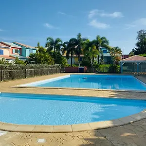 https://maison-mitoyenne-piscineciterne-jardin-parking-plage.comcaribbean.com