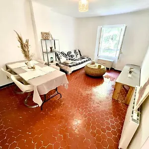 https://bel-appartement-villecroze.fr-provencehotel.com