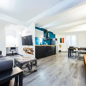 Midway Home, Nel Centro Storico Di Appartement